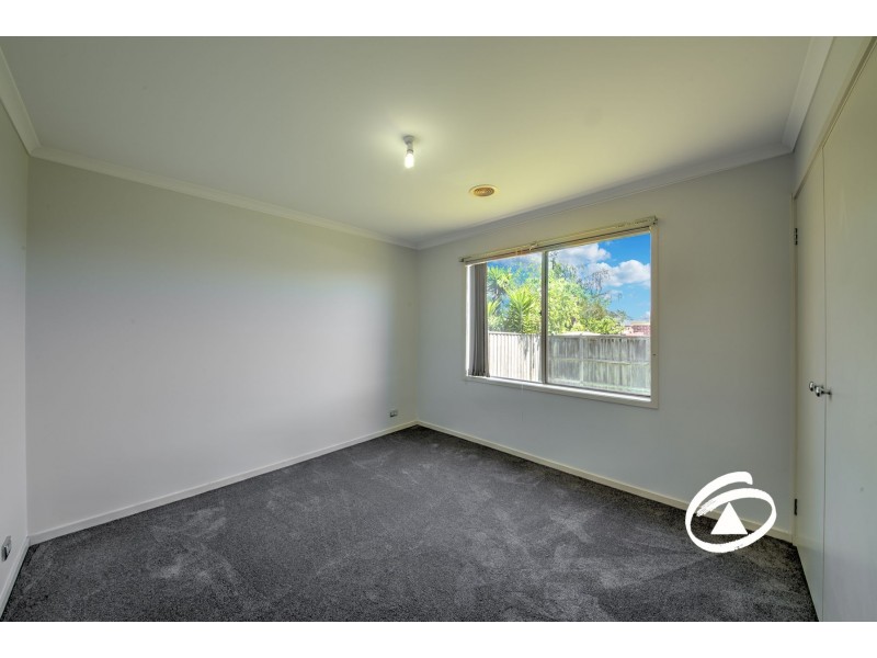 13 Yorkshire Drive, Cranbourne North VIC 3977