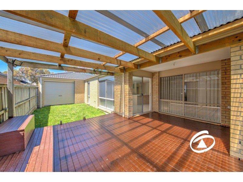 13 Yorkshire Drive, Cranbourne North VIC 3977