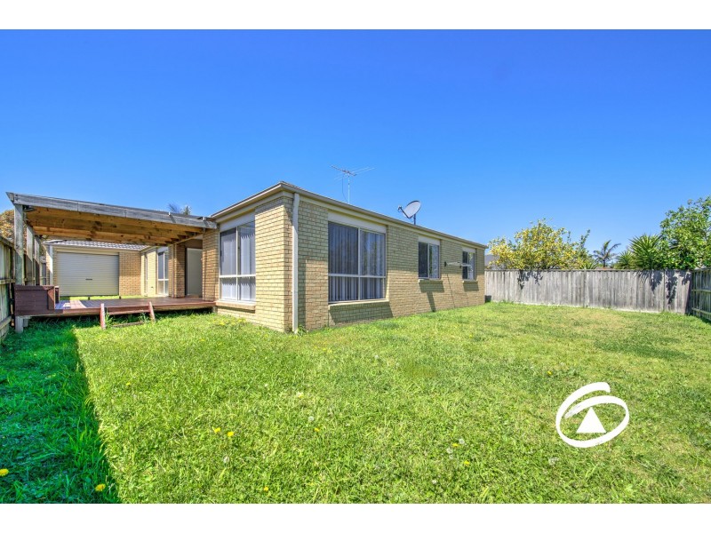 13 Yorkshire Drive, Cranbourne North VIC 3977