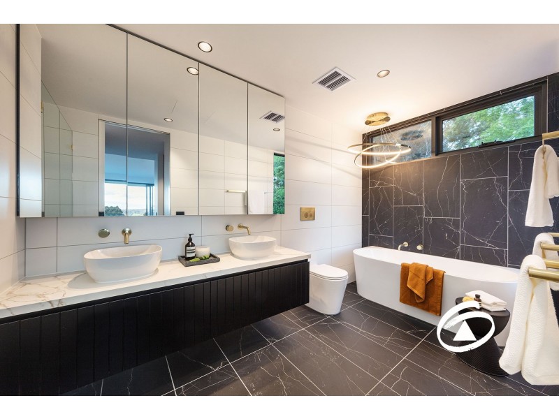 17 Casey Drive, Berwick VIC 3806