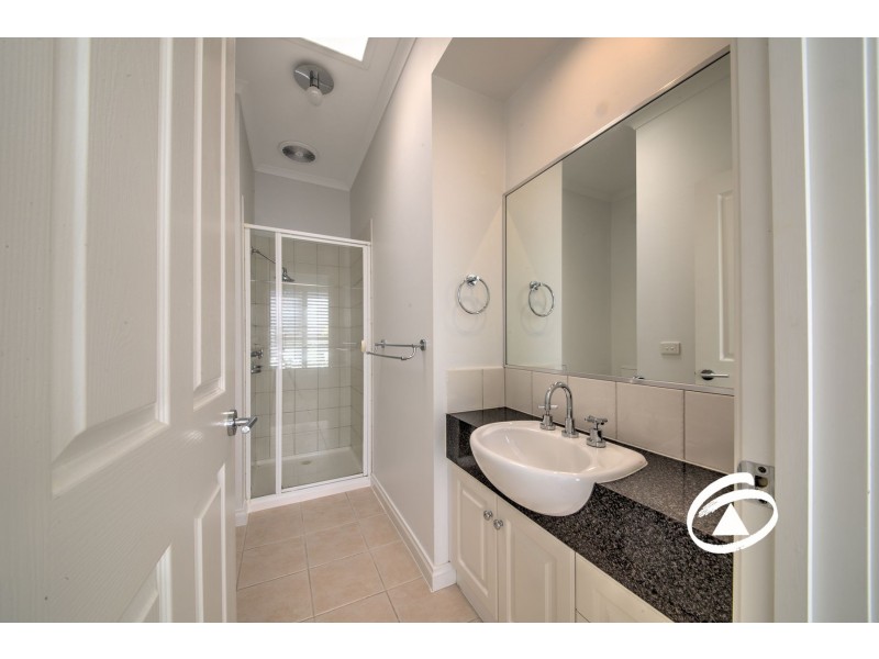 2/50 Peel Street, Berwick VIC 3806