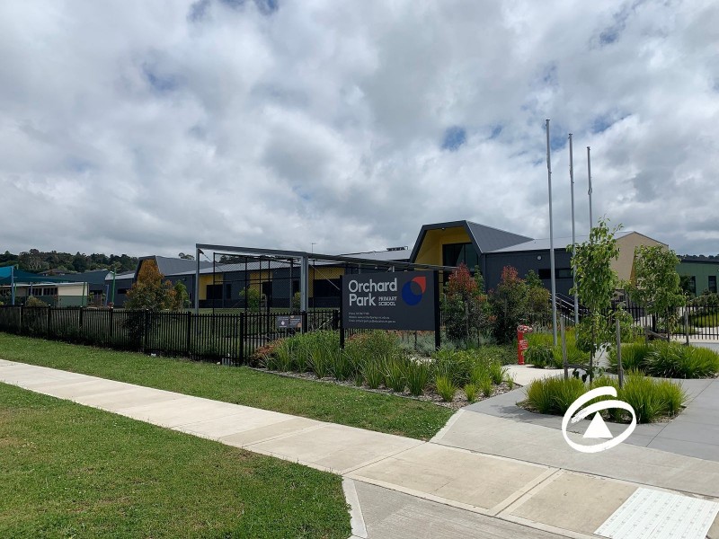 8 Lansdown Avenue, Officer VIC 3809