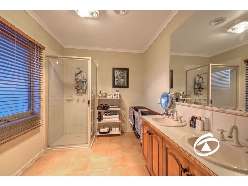 10 The Crescent, Narre Warren South VIC 3805