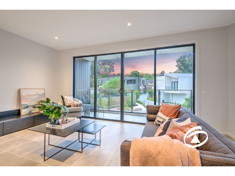 2 Willowdene Way, Berwick VIC 3806