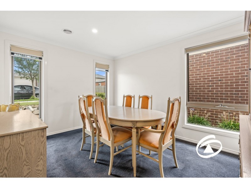 24 Mernoo Avenue, Clyde North VIC 3978