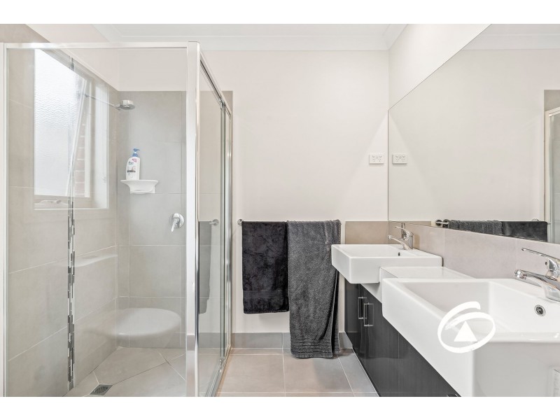 24 Mernoo Avenue, Clyde North VIC 3978