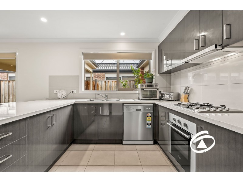 24 Mernoo Avenue, Clyde North VIC 3978