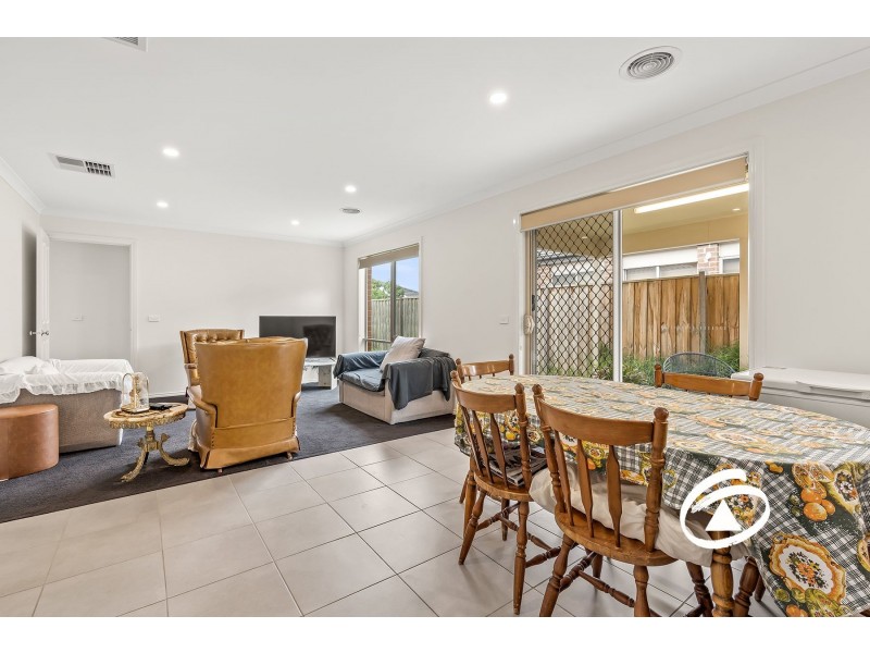 24 Mernoo Avenue, Clyde North VIC 3978