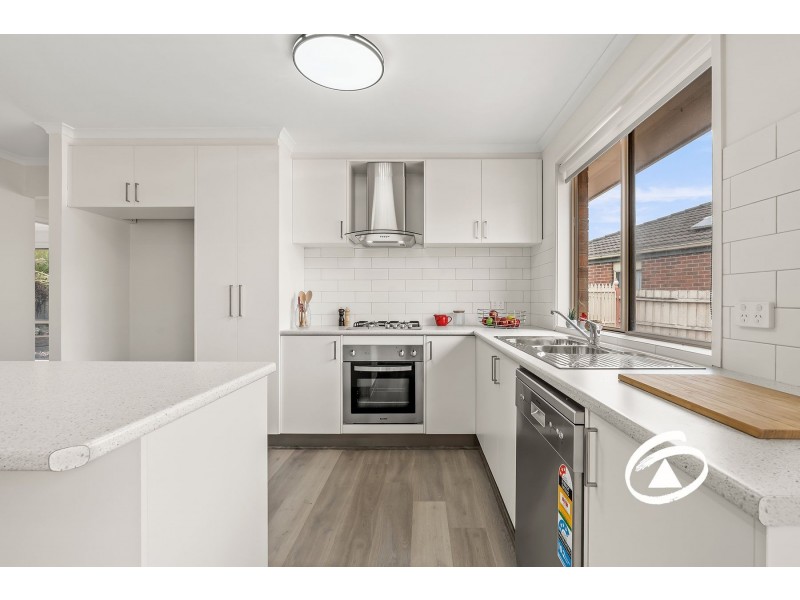 6 Summit Court, Hampton Park VIC 3976