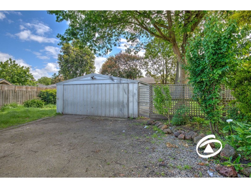 8 Hazeldene Court, Berwick VIC 3806