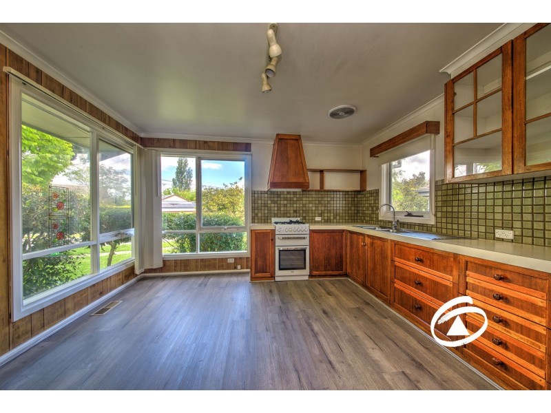 8 Hazeldene Court, Berwick VIC 3806