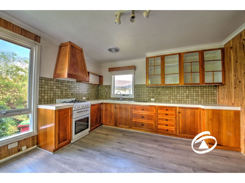 8 Hazeldene Court, Berwick VIC 3806