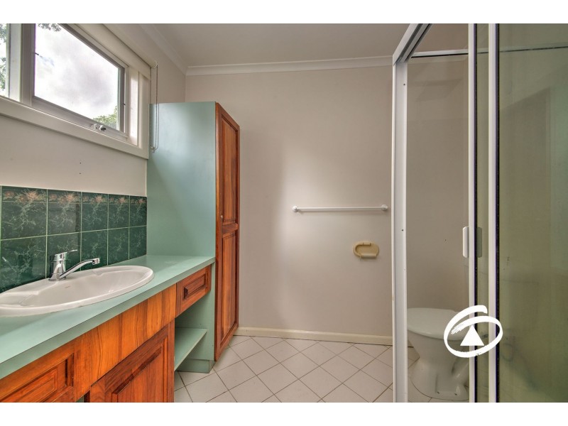 8 Hazeldene Court, Berwick VIC 3806