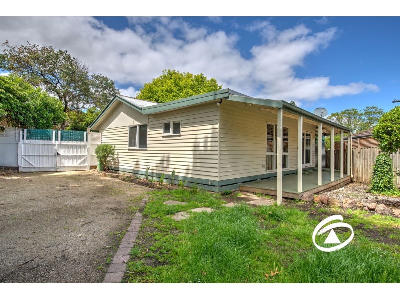 8 Hazeldene Court, Berwick VIC 3806