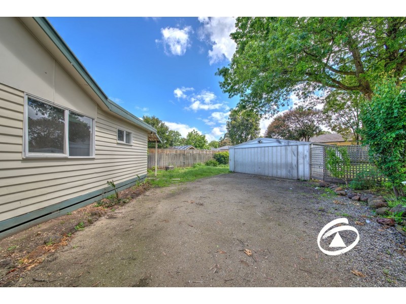 8 Hazeldene Court, Berwick VIC 3806