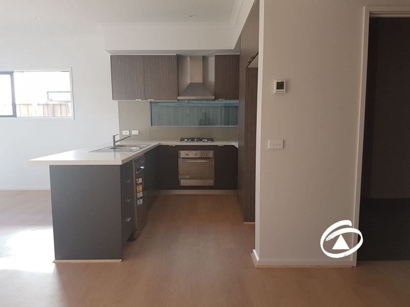 8 Nolan Crescent, Officer VIC 3809
