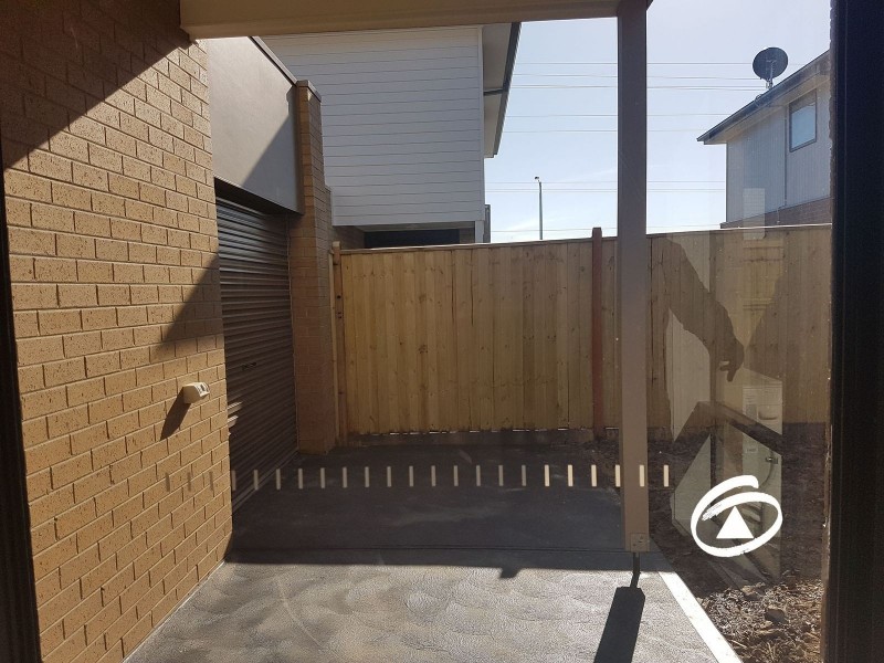 8 Nolan Crescent, Officer VIC 3809