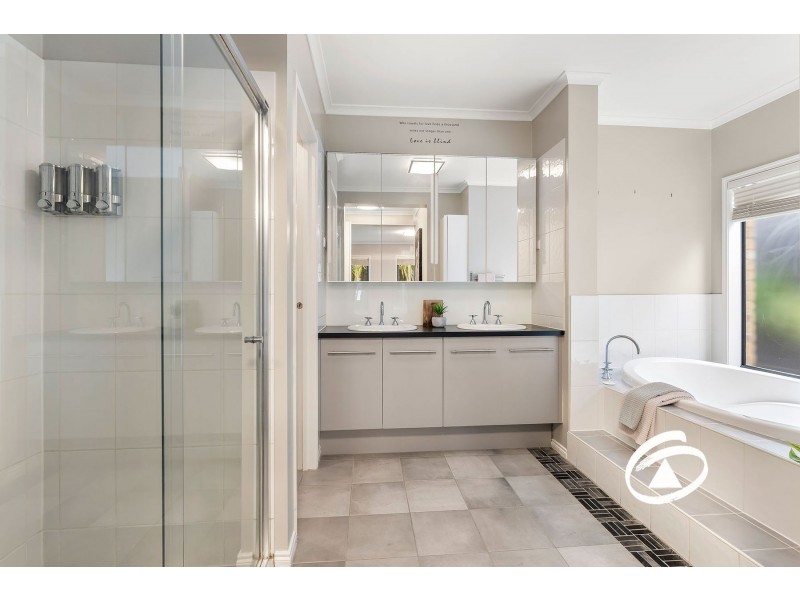 30 Lorikeet Drive, Berwick VIC 3806
