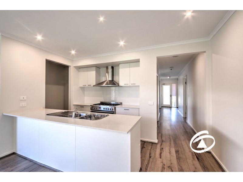 9 Lucinda Lane, Cranbourne North VIC 3977