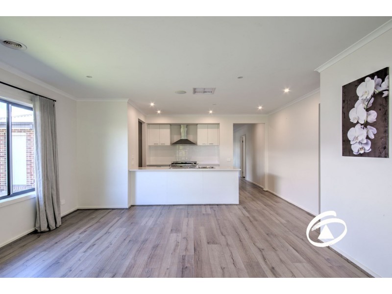 9 Lucinda Lane, Cranbourne North VIC 3977