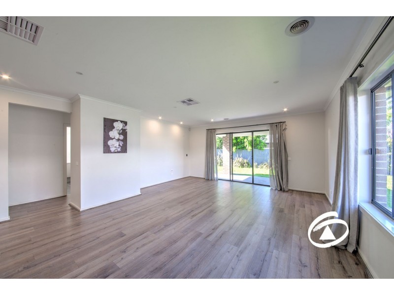 9 Lucinda Lane, Cranbourne North VIC 3977