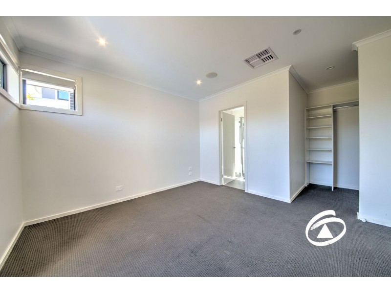 9 Lucinda Lane, Cranbourne North VIC 3977