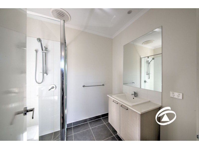 9 Lucinda Lane, Cranbourne North VIC 3977