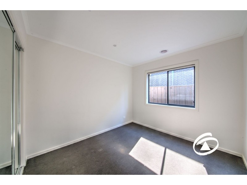 9 Lucinda Lane, Cranbourne North VIC 3977