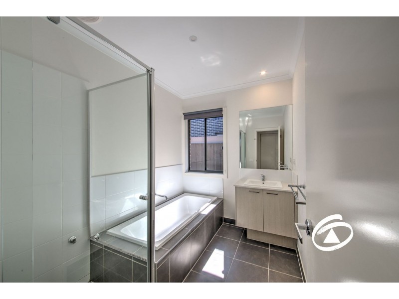 9 Lucinda Lane, Cranbourne North VIC 3977