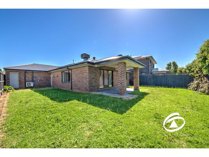 9 Lucinda Lane, Cranbourne North VIC 3977