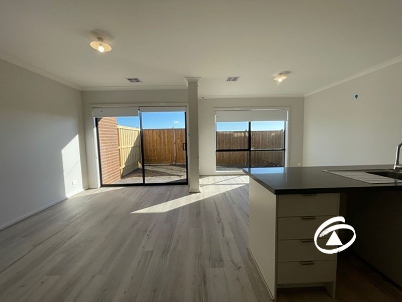 76 Stature Avenue, Clyde North VIC 3978