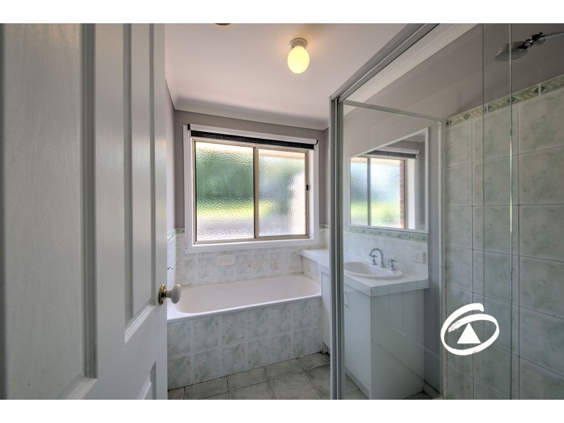 4 Tonia Court, Pakenham VIC 3810