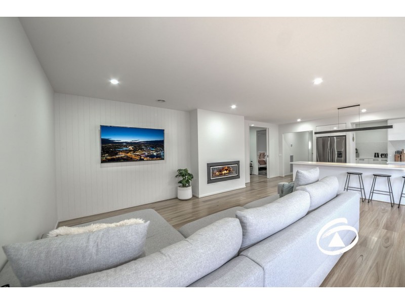 63 Petaluma Crescent, Officer VIC 3809