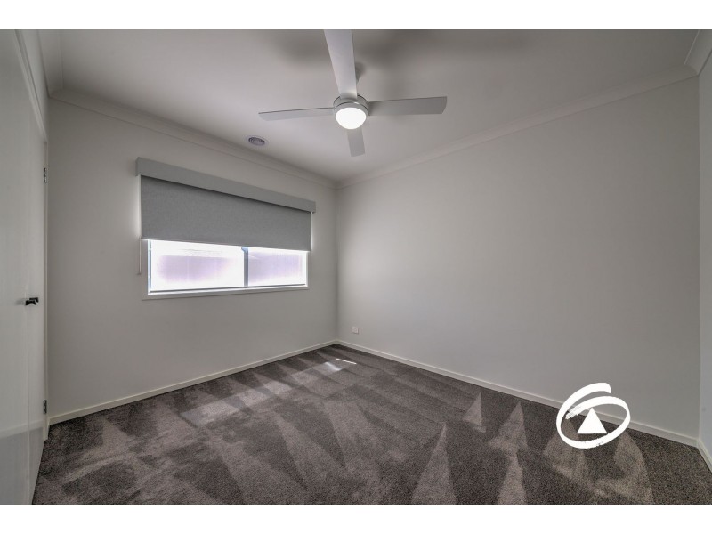 63 Petaluma Crescent, Officer VIC 3809