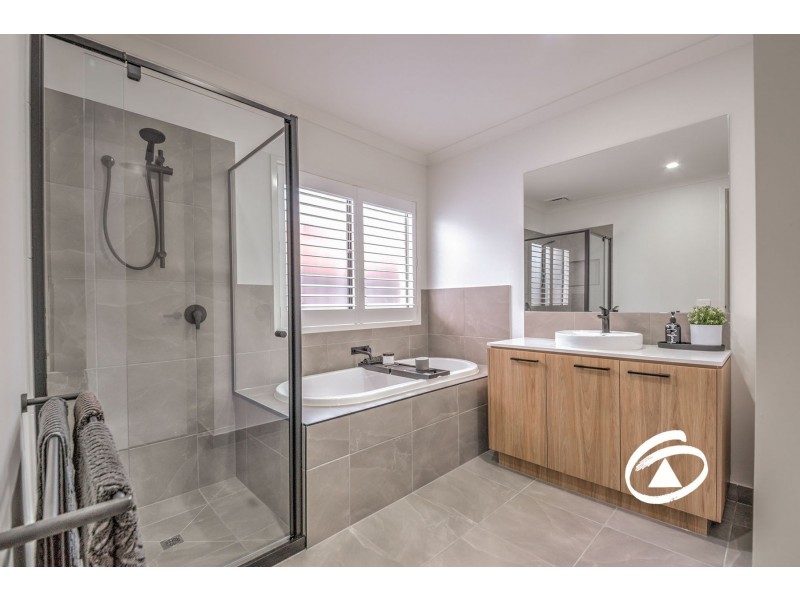 63 Petaluma Crescent, Officer VIC 3809