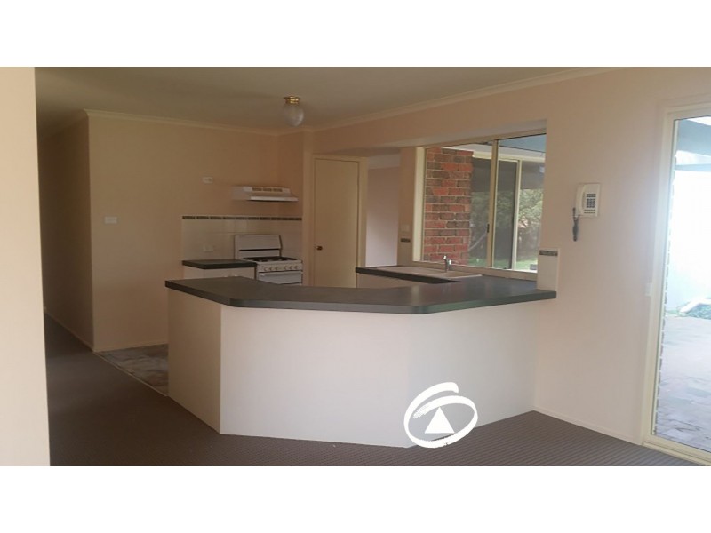 6 Moloney Court, Berwick VIC 3806