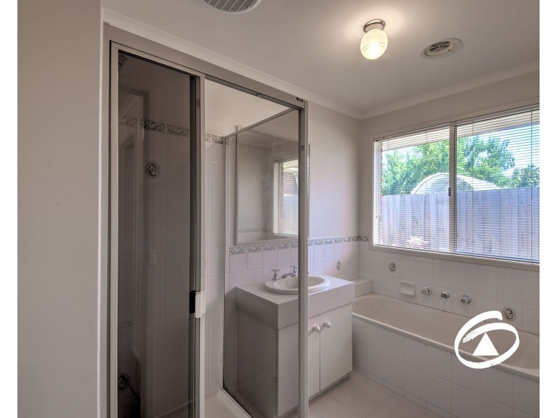 6 Moloney Court, Berwick VIC 3806