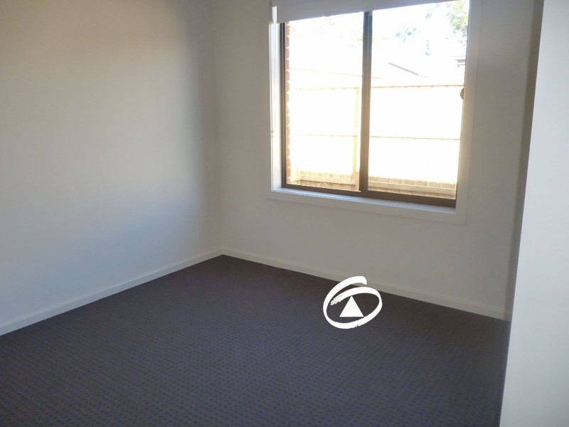 76 Fallingwater Drive, Pakenham VIC 3810