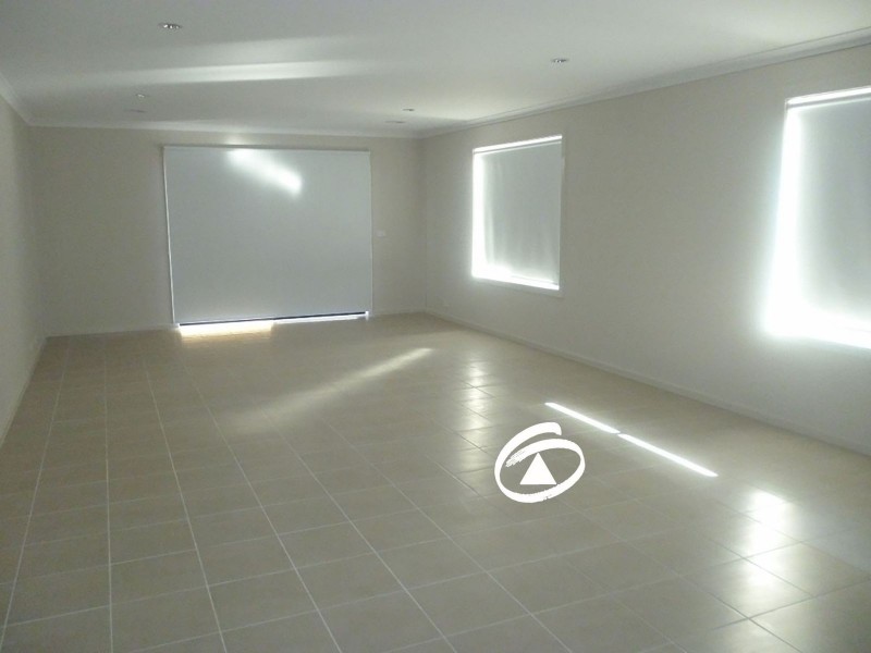 76 Fallingwater Drive, Pakenham VIC 3810