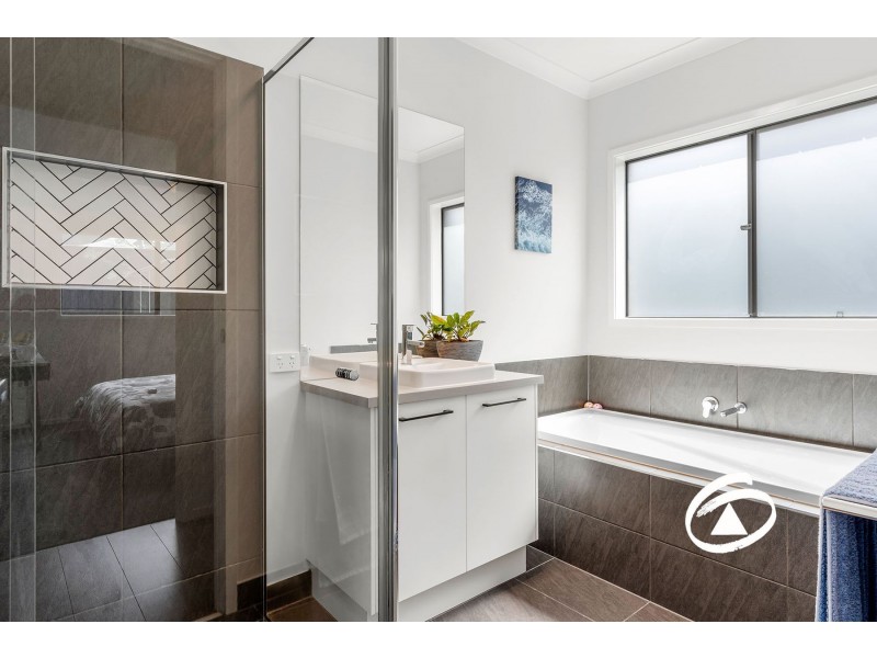 28 Burgess Avenue, Officer VIC 3809