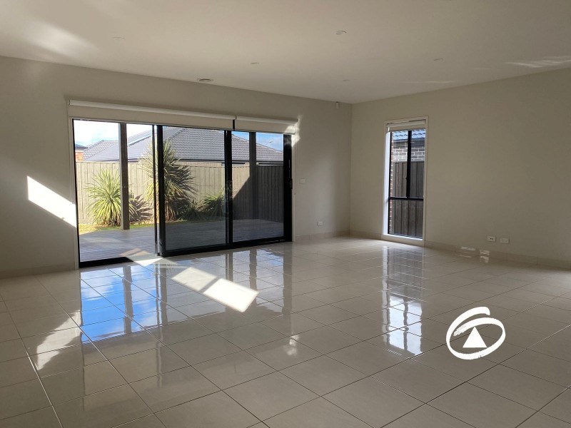 17 Blacksmith Way, Clyde North VIC 3978