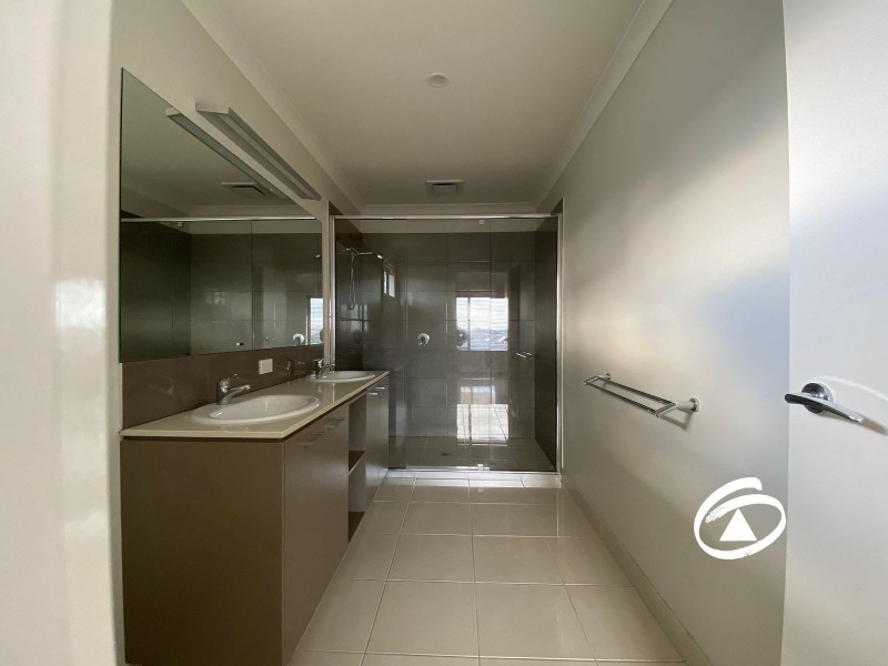 17 Blacksmith Way, Clyde North VIC 3978