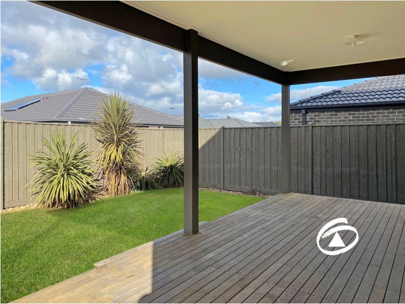 17 Blacksmith Way, Clyde North VIC 3978