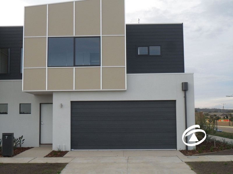 7 Hammond Crescent, Officer VIC 3809