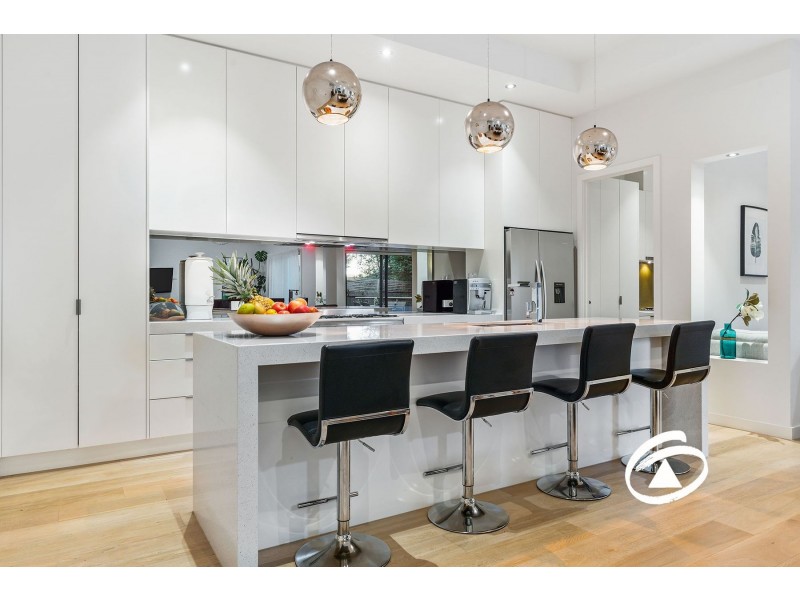 8 Araluen Rise, Narre Warren VIC 3805