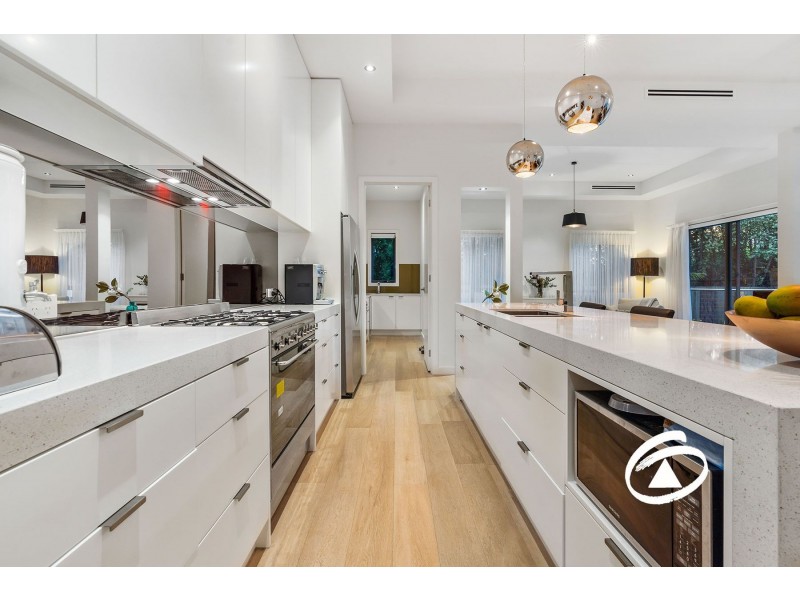 8 Araluen Rise, Narre Warren VIC 3805