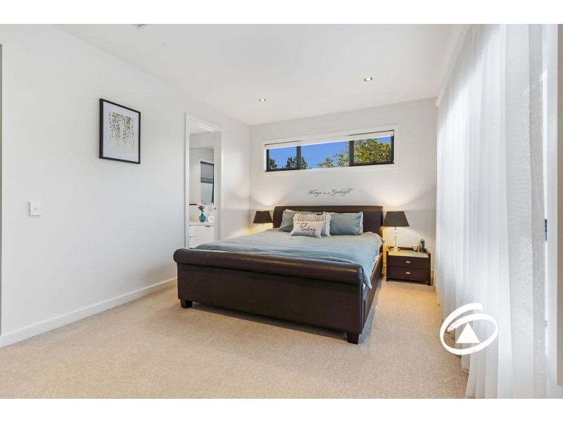 8 Araluen Rise, Narre Warren VIC 3805