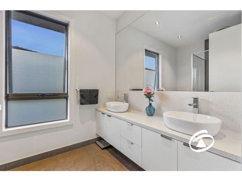 8 Araluen Rise, Narre Warren VIC 3805