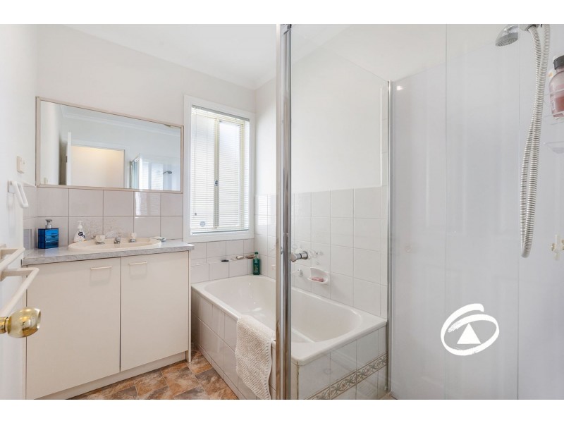 94 Justin Circuit, Hampton Park VIC 3976