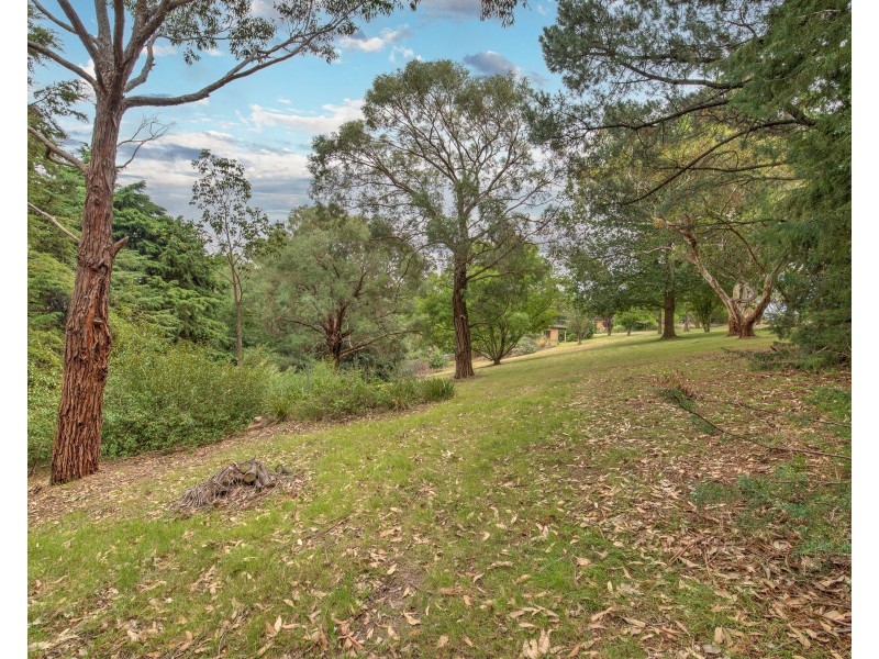 1 Marks Court, Harkaway VIC 3806